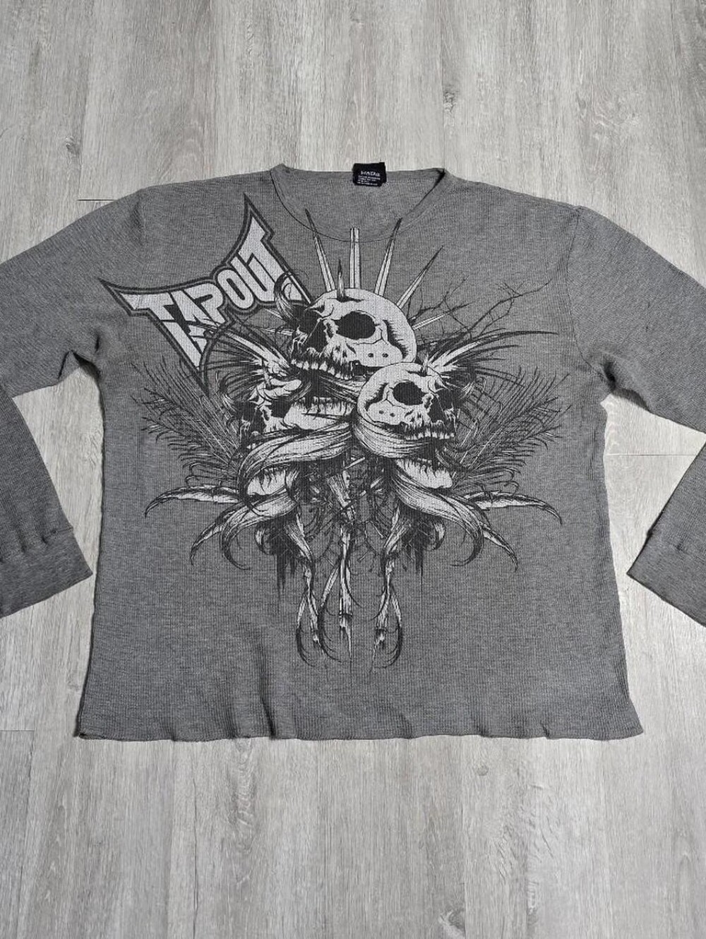 Vintage Y2K Tapout Grey Thermal Long Sleeve Tee Skulls Design Grunge Size 2XL